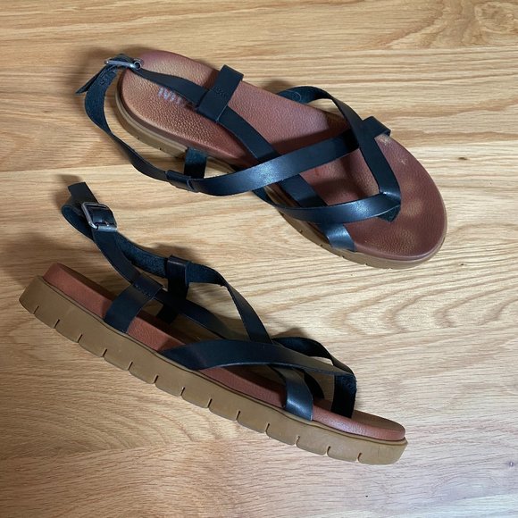 MIA Shoes - MIA Black Leather Strappy Cross Sandals Melinda Size: 8.5